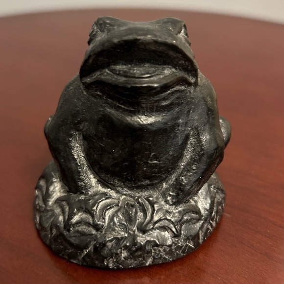 A Wolf Original Frog Soap Stone Carving - Picture 2 of 5